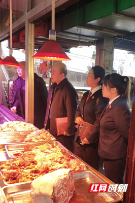 联合执法保安全 护航百姓“菜篮子”——记多部门联合开展日用百货销售领域专项检查行动